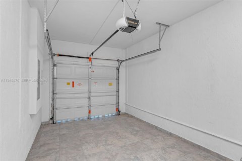 Townhouse in Doral, Florida 3 bedrooms, 142.23 sq.m. № 2003030 - photo 24