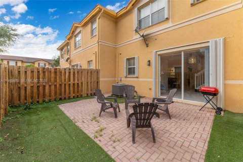 Townhouse in Doral, Florida 3 bedrooms, 142.23 sq.m. № 2003030 - photo 27