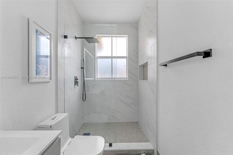 Townhouse in Doral, Florida 3 bedrooms, 142.23 sq.m. № 2003030 - photo 21