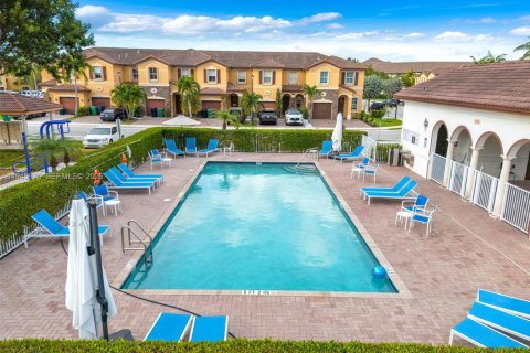Townhouse in Doral, Florida 3 bedrooms, 142.23 sq.m. № 2003030 - photo 28