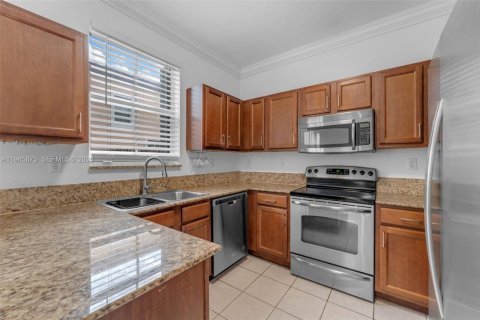 Townhouse in Doral, Florida 3 bedrooms, 142.23 sq.m. № 2003030 - photo 3