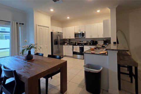 Touwnhouse à louer à Zephyrhills, Floride: 3 chambres, 151.8 m2 № 2156467 - photo 5
