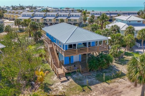 House in Placida, Florida 3 bedrooms, 130.06 sq.m. № 1675857 - photo 1