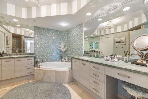 Condo in Hollywood, Florida, 3 bedrooms  № 2033564 - photo 15