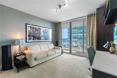 Condo in Hollywood, Florida, 3 bedrooms  № 2033564 - photo 13