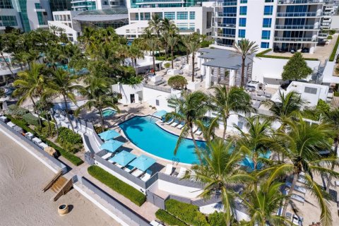 Condo in Hollywood, Florida, 3 bedrooms  № 2033564 - photo 26