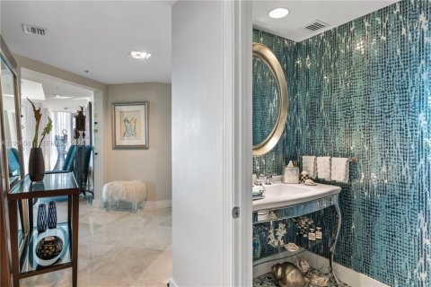 Condo in Hollywood, Florida, 3 bedrooms  № 2033564 - photo 14