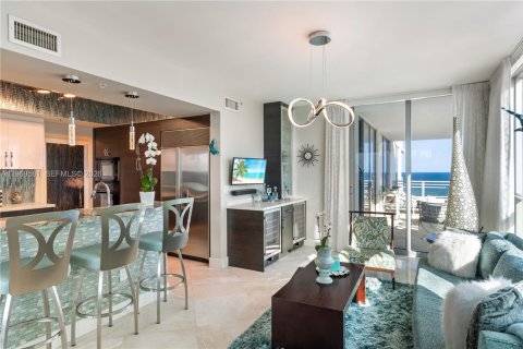 Condo in Hollywood, Florida, 3 bedrooms  № 2033564 - photo 8