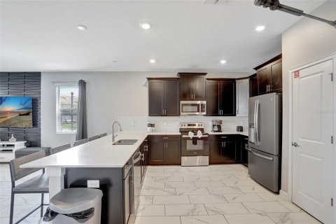 House in Davenport, Florida 8 bedrooms, 363.15 sq.m. № 2221107 - photo 7