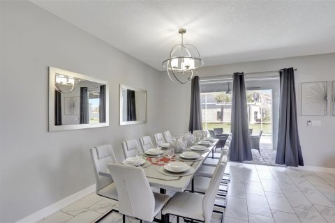 House in Davenport, Florida 8 bedrooms, 363.15 sq.m. № 2221107 - photo 21