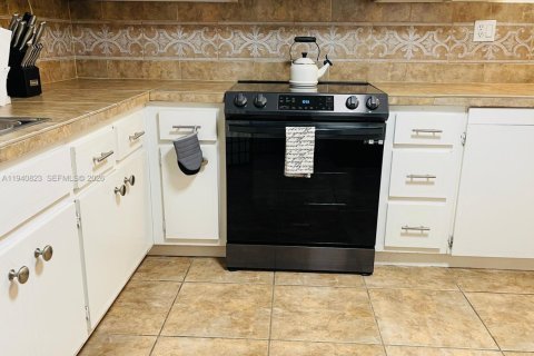 Снять в аренду кондоминиум в Холливуд, Флорида 2 спальни, 117.24м2, № 2003414 - фото 12