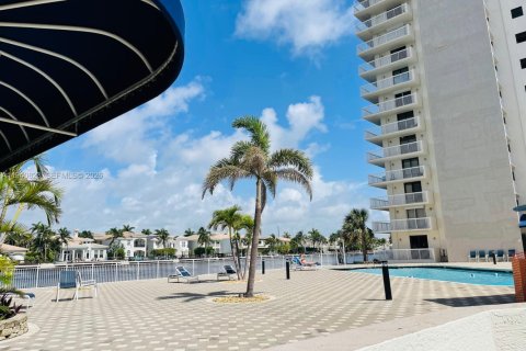 Снять в аренду кондоминиум в Холливуд, Флорида 2 спальни, 117.24м2, № 2003414 - фото 13