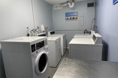 Снять в аренду кондоминиум в Холливуд, Флорида 2 спальни, 117.24м2, № 2003414 - фото 18