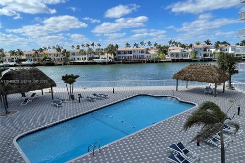 Снять в аренду кондоминиум в Холливуд, Флорида 2 спальни, 117.24м2, № 2003414 - фото 2