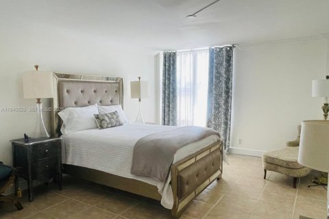 Снять в аренду кондоминиум в Холливуд, Флорида 2 спальни, 117.24м2, № 2003414 - фото 5