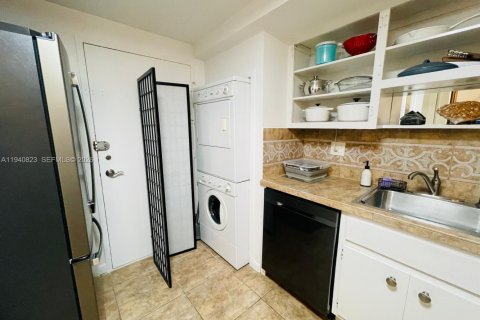 Снять в аренду кондоминиум в Холливуд, Флорида 2 спальни, 117.24м2, № 2003414 - фото 11