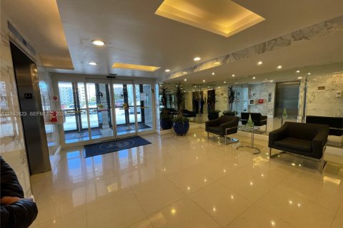 Снять в аренду кондоминиум в Холливуд, Флорида 2 спальни, 117.24м2, № 2003414 - фото 16