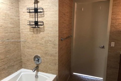 Copropriété à louer à Miami, Floride: 2 chambres, 88.44 m2 № 2435227 - photo 16
