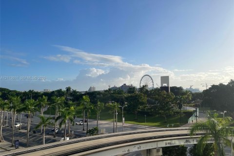 Copropriété à louer à Miami, Floride: 2 chambres, 88.44 m2 № 2435227 - photo 6