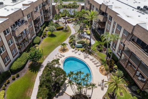 Condo in Clearwater, Florida, 2 bedrooms № 2203422 - photo 2