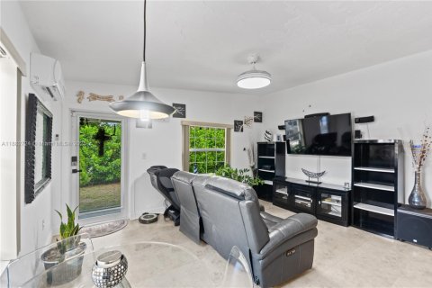 Купить виллу или дом в Норт-Майами, Флорида 2 спальни, 89.74м2, № 1932569 - фото 10