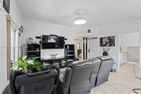 Купить виллу или дом в Норт-Майами, Флорида 2 спальни, 89.74м2, № 1932569 - фото 9