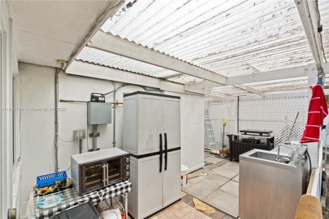 Купить виллу или дом в Норт-Майами, Флорида 2 спальни, 89.74м2, № 1932569 - фото 29