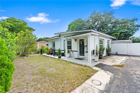 Купить виллу или дом в Норт-Майами, Флорида 2 спальни, 89.74м2, № 1932569 - фото 3