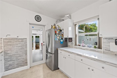 Купить виллу или дом в Норт-Майами, Флорида 2 спальни, 89.74м2, № 1932569 - фото 15