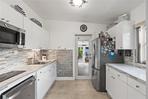 Купить виллу или дом в Норт-Майами, Флорида 2 спальни, 89.74м2, № 1932569 - фото 13