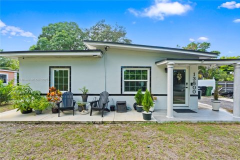 Купить виллу или дом в Норт-Майами, Флорида 2 спальни, 89.74м2, № 1932569 - фото 1