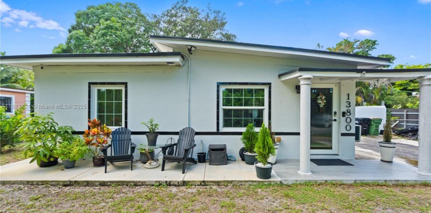 Villa ou maison à North Miami, Floride 2 chambres, 89.74 m2 № 1932569