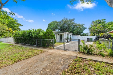 Купить виллу или дом в Норт-Майами, Флорида 2 спальни, 89.74м2, № 1932569 - фото 4