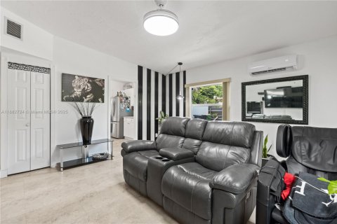 Купить виллу или дом в Норт-Майами, Флорида 2 спальни, 89.74м2, № 1932569 - фото 12
