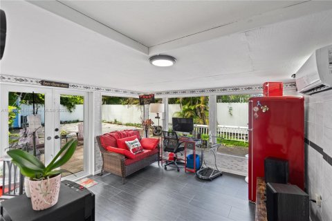 Купить виллу или дом в Норт-Майами, Флорида 2 спальни, 89.74м2, № 1932569 - фото 21