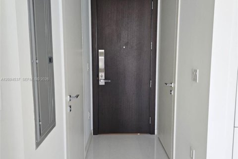 Condo in Miami, Florida, 1 bedroom  № 2381383 - photo 16