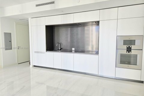 Condo in Miami, Florida, 1 bedroom  № 2381383 - photo 3