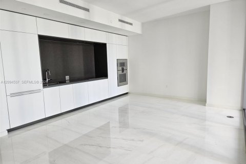 Condo in Miami, Florida, 1 bedroom  № 2381383 - photo 6