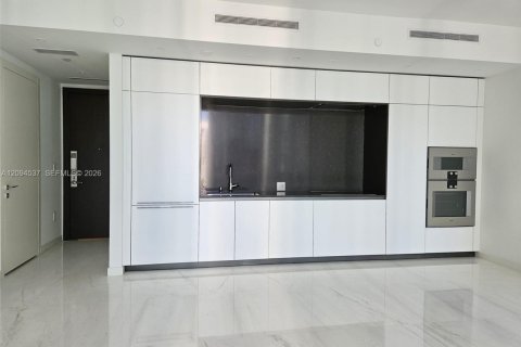 Condo in Miami, Florida, 1 bedroom  № 2381383 - photo 5