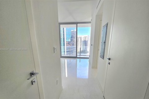 Condo in Miami, Florida, 1 bedroom  № 2381383 - photo 2