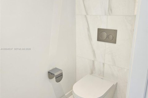 Condo in Miami, Florida, 1 bedroom  № 2381383 - photo 14