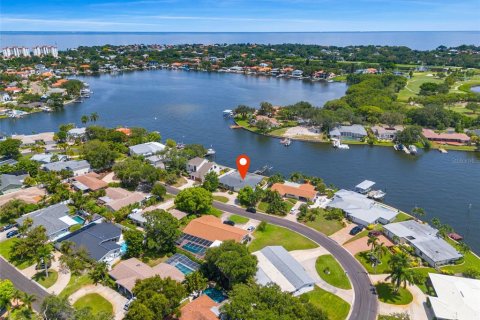 House in Saint Petersburg, Florida 3 bedrooms, 182.55 sq.m. № 1675891 - photo 1