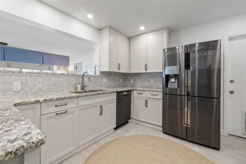 House in Saint Petersburg, Florida 3 bedrooms, 182.55 sq.m. № 1675891 - photo 16