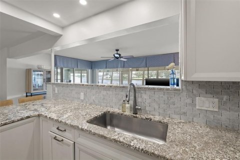 House in Saint Petersburg, Florida 3 bedrooms, 182.55 sq.m. № 1675891 - photo 19