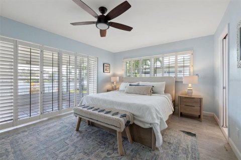 House in Saint Petersburg, Florida 3 bedrooms, 182.55 sq.m. № 1675891 - photo 28