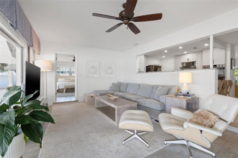 House in Saint Petersburg, Florida 3 bedrooms, 182.55 sq.m. № 1675891 - photo 22