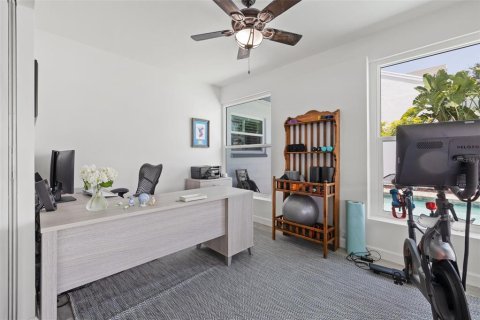House in Saint Petersburg, Florida 3 bedrooms, 182.55 sq.m. № 1675891 - photo 25