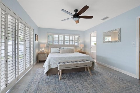 House in Saint Petersburg, Florida 3 bedrooms, 182.55 sq.m. № 1675891 - photo 27