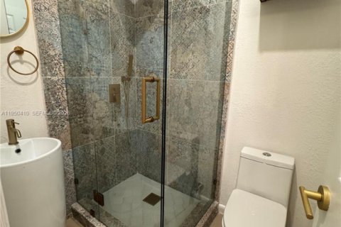 Снять в аренду виллу или дом в Норт-Майами, Флорида 1 спальня, 97.55м2, № 2005885 - фото 9