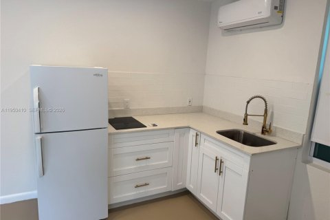Снять в аренду виллу или дом в Норт-Майами, Флорида 1 спальня, 97.55м2, № 2005885 - фото 7